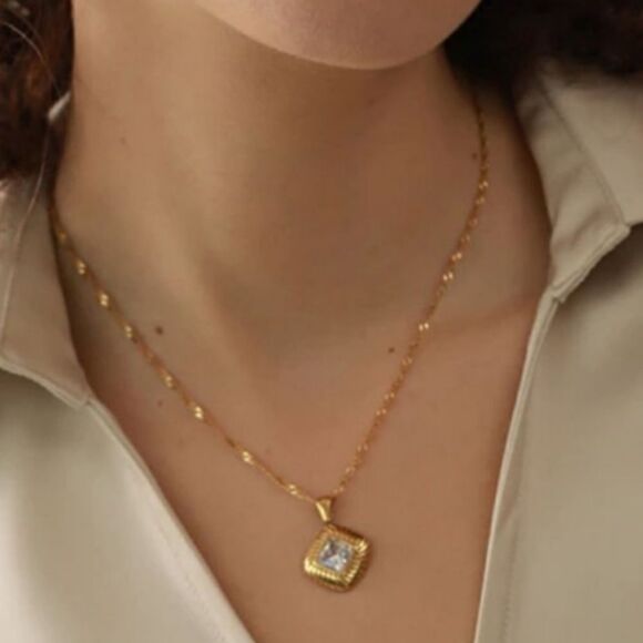 Zircon Vintage Diamond Textured Pendant Necklace 18K Gold Plated Stainless Steel - Picture 3 of 8